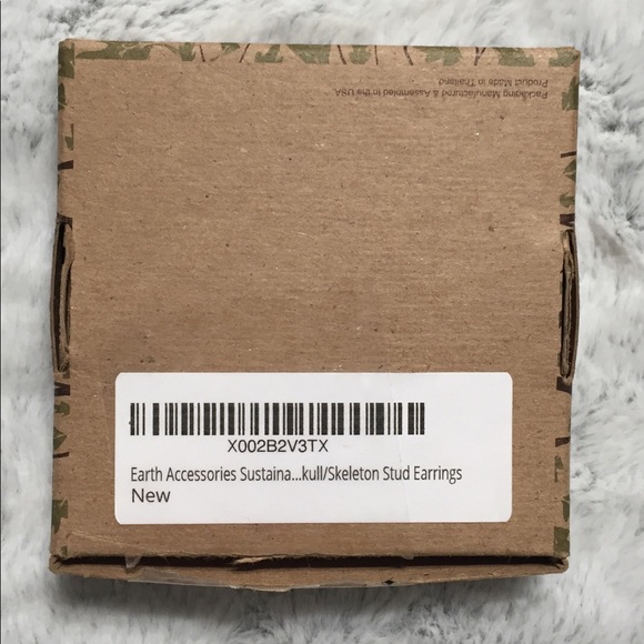 Earth Accessories Kull/Skeleton Stud Earrings New - Picture 6 of 7